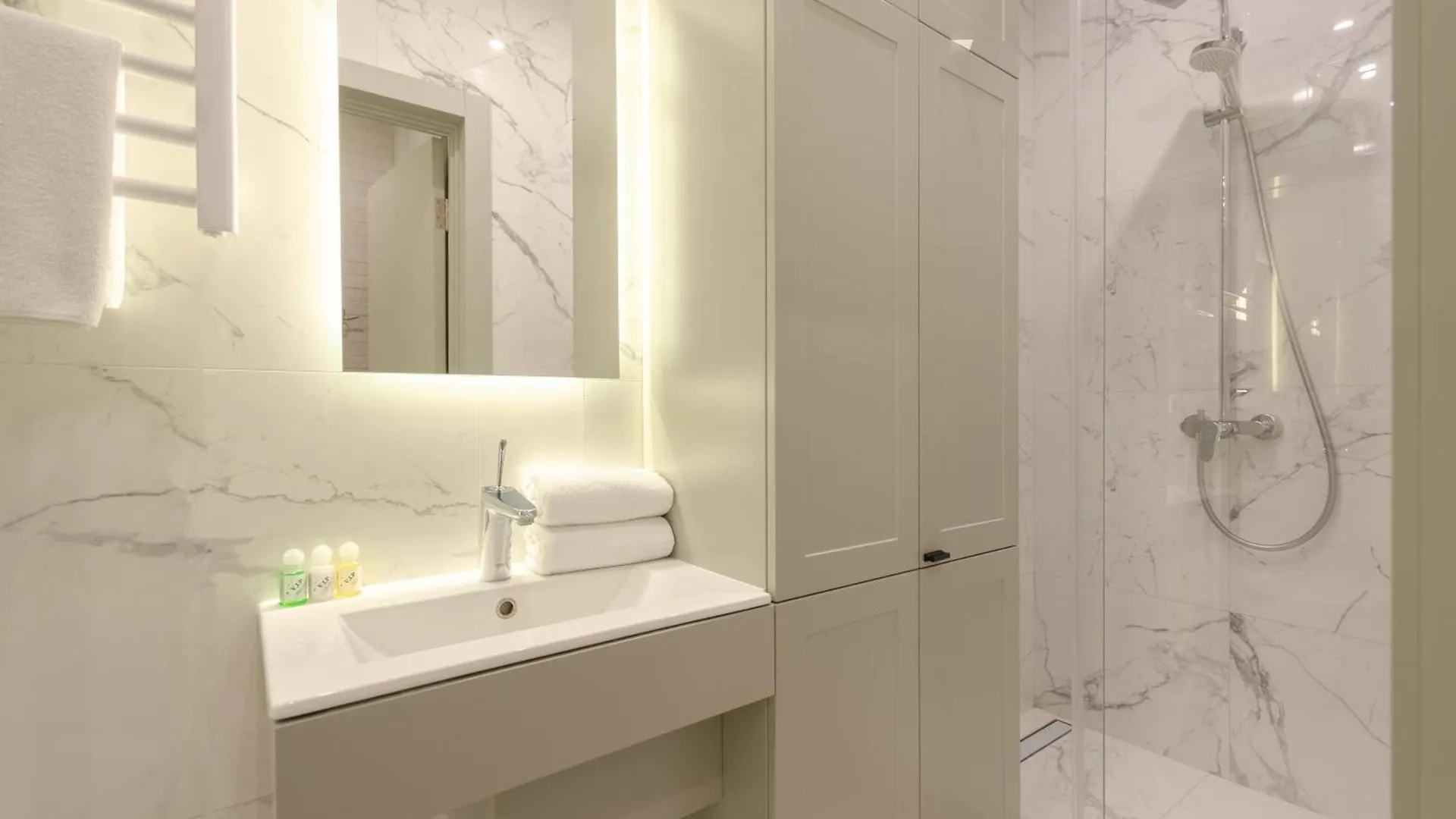 Petrovdom Apartments 17-183B In Rc New York Concept House, 74 Antonovycha Street Киев 0*,